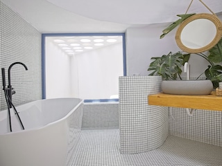 Villa Minea  Bad Suit 1