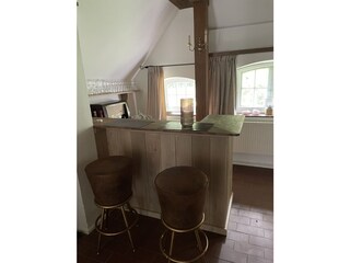 Schicke Bar im Wohnzimmer