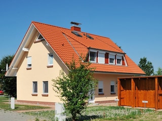 Eingang mit Parkplatz am Haus Utblick
