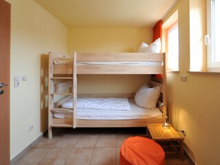 2. Schlafzimmer mit Etagenbett