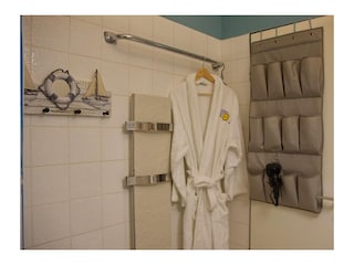 Andere Ecke im Badezimmer der Inselblume 83