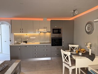 Voll ausgestattete Küche