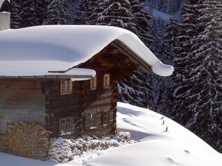 Altes Walserhaus auf der Wanderung ins Wildental