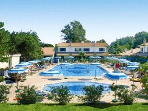 Parc de vacances Maison mitoyenne dans la résidence Ca' del Pino avec piscine commune à Bibione - Bibione - image1