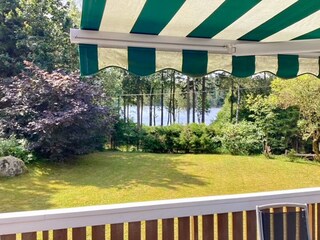 Blick von der Terrasse zum See