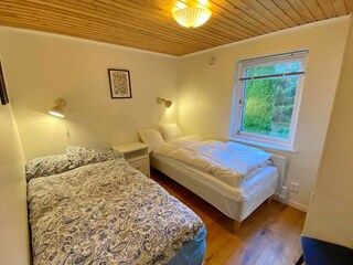 Schlafzimmer 1 mit zwei Einzelbetten (zusammenstellbar)