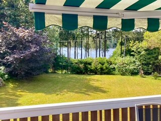 Blick von der Terrasse zum See