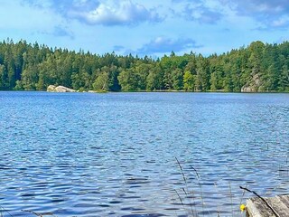 Blick über den Bade- und Angelsee "Lilla Härsjön"