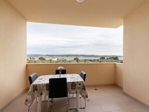 Simplistic Apartment in Neviđane mit Balkon - Mrljane - image1