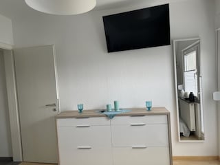 Das Schlafzimmer mit Fernseher