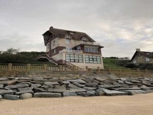 Die Villa Benervilloise mit den Füßen im Wasser - Deauville - image1