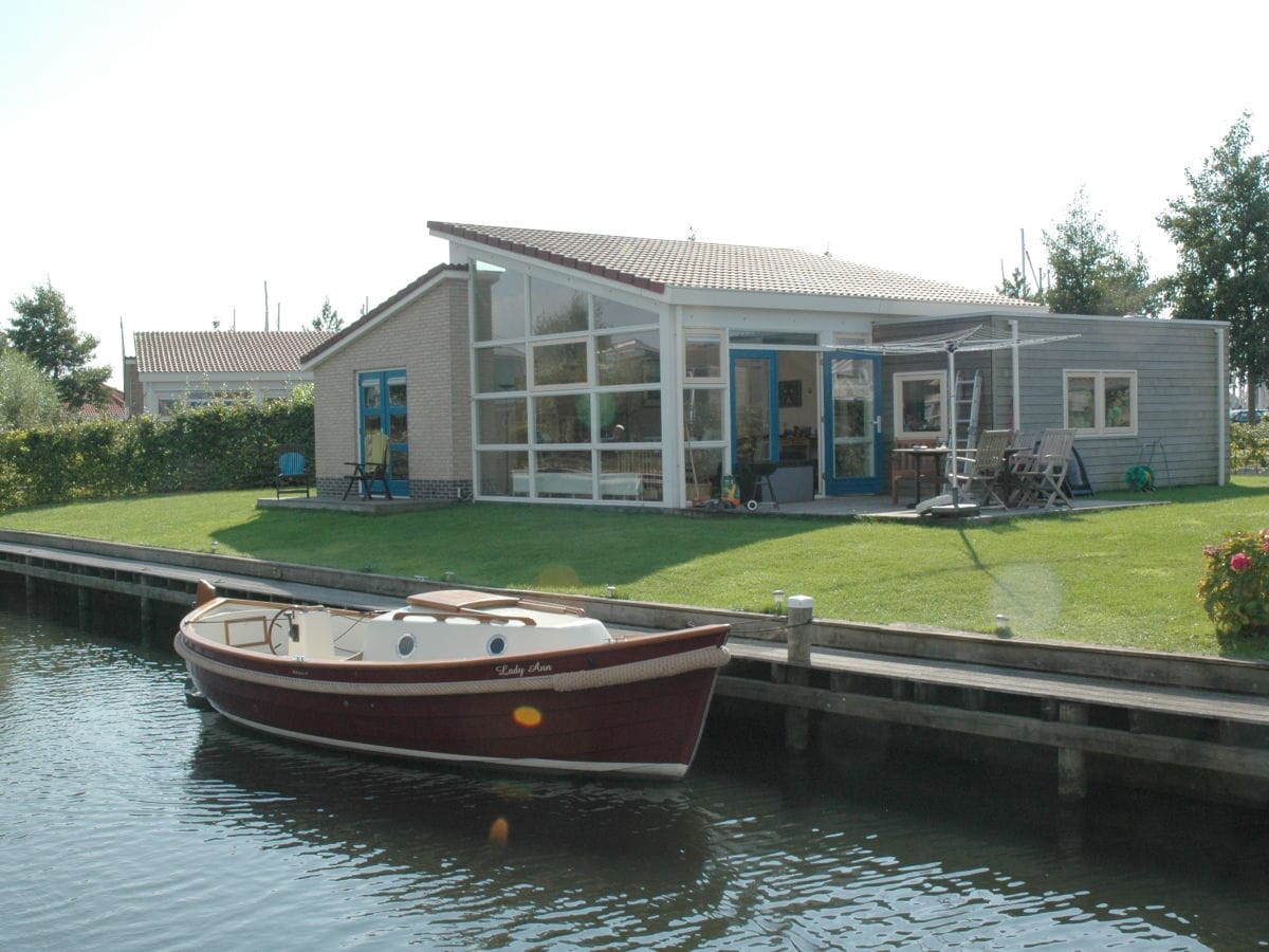 Bungalow at the waterfront with launch boat for rent.
