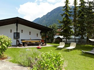 Garten mit Grillplatz