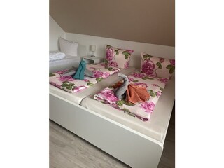 Schlafzimmer I mit 3 Betten