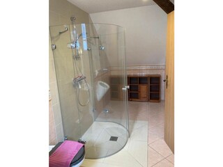 Geräumiges Badezimmer I im Obergeschoss