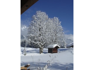 Winterlandschaft neben dem Haus