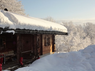 Holzferienhaus Terrasse im Winter