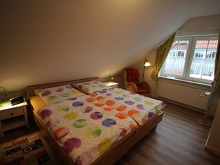 Erstes Schlafzimmer