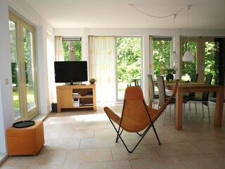 Wohnzimmer mit Waldblick