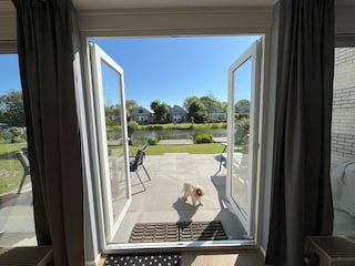 Flügeltüren vom Wohnzimmer zur Ostterrasse