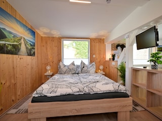 Schlafbereich mit Doppelbett