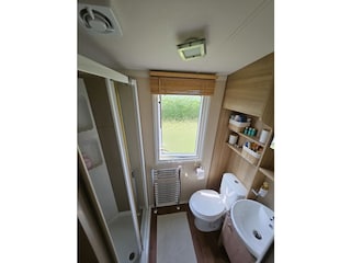 Badezimmer mit Dusche