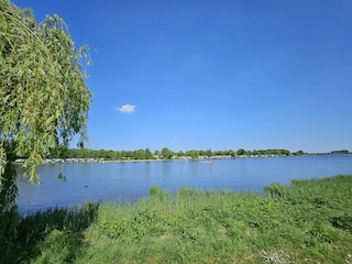 See, 50m vom Haus entfernt.