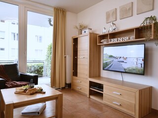 mit Fernsehwand (Smart-TV)