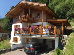 Holiday park Ruhiges Chalet mit Sauna in Königsleiten - Wald im Pinzgau - image1