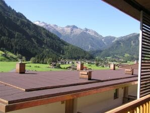 Holiday park Gemütliches Ferienhaus in Königsleiten mit Pool - Wald im Pinzgau - image1