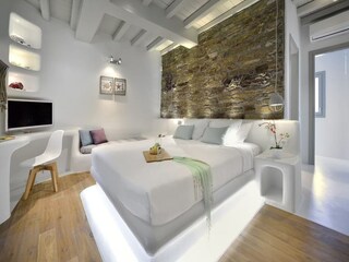 Villa Ornos Features 34