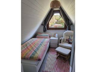 Schlafzimmer o.rechts Einzelbett