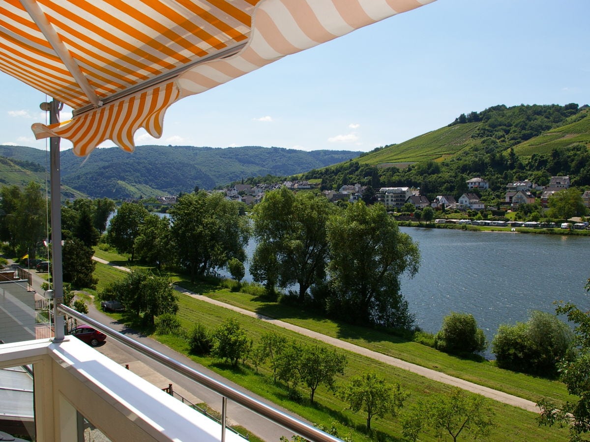 geschützter Balkon, direkt am Wasser gelegen