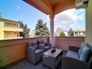 Apartment Comfortable home with private covered balcony - Ližnjan - image1