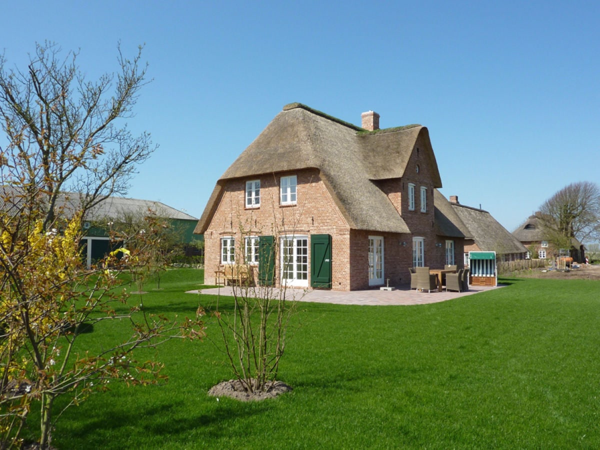 ein schoenes haus im friesenstil