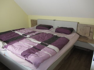 Schlafzimmer 1