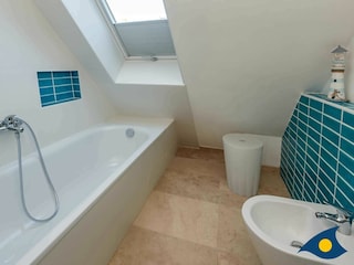 Bad im OG mit Badewanne