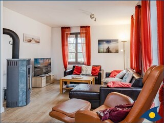 gemütliches Wohnzimmer mit Kamin