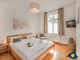 Schlafzimmer mit Doppelbett