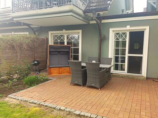 Die Terrasse mit Strandkorb