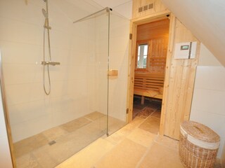Duschbad OG mit Sauna