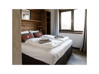 Schlaffzimmer mit boxspringbett