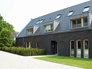 Parkplätze und 2. Eingang - Außenbild