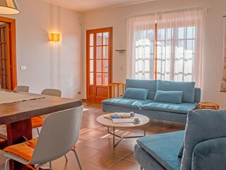 Wohnzimmer mit Essbereich