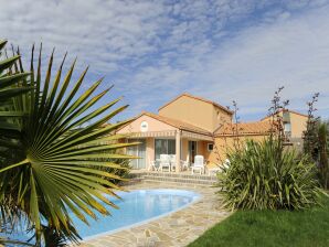 Holiday park Villa with private pool in Les Sables d'Olonne - Le Château-d'Olonne - image1