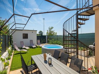 Appartement Galižana Buitenaudio-opname 8