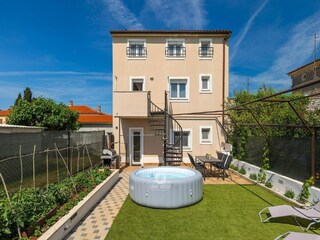 Appartement Galižana Buitenaudio-opname 6