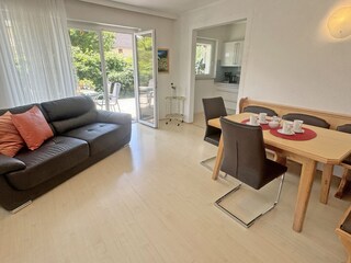 Living-dining room with access to the terrace