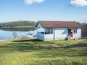 4 Sterne Ferienhaus in TJÖRN - Varekil - image1