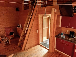 Treppe zur Galerie/ Schlafbereich mit 2 Einzelbetten